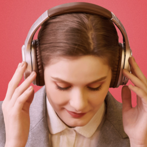 Foldable over-ear headphones for immersive listening